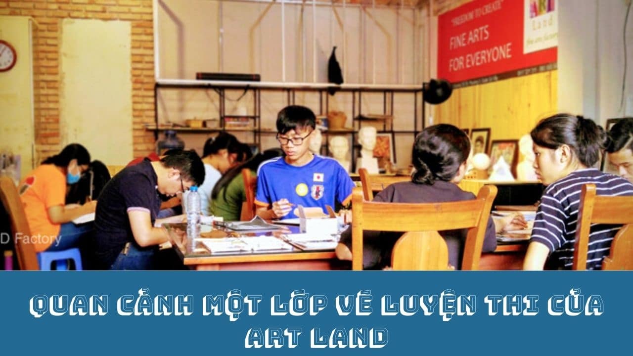 Quan cảnh lớp vẽ luyện thi Art Land