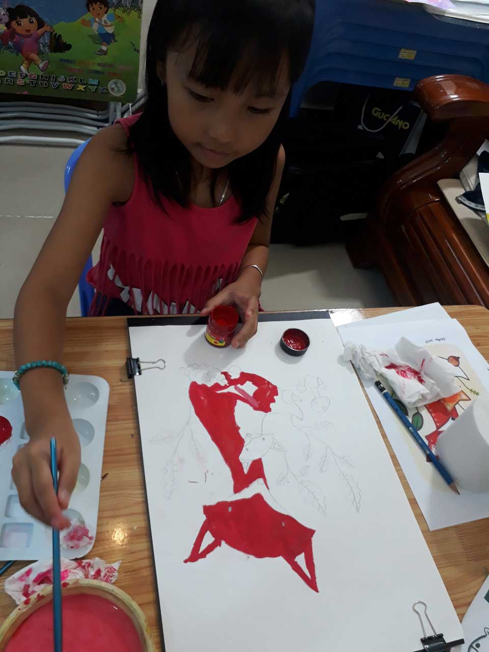 Bé-vẽ-màu-nước