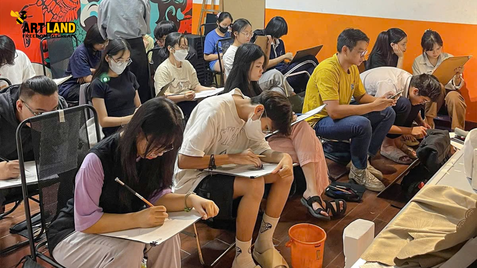 Kết hợp review với trải nghiệm học thử tại Art Land